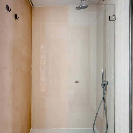Private In Baixa With Private Bathroom בית אירוח *