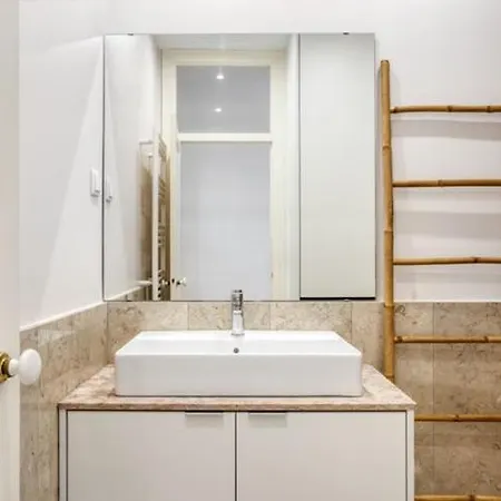 Private In Baixa With Private Bathroom בית אירוח ליסבון